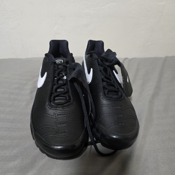 Nike Women's Air Max Plus Size 7.5 Tiempo Black White. - Picture 2 of 8